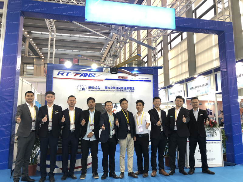 展會結(jié)束集體合影留念 展會結(jié)束集體合影留念