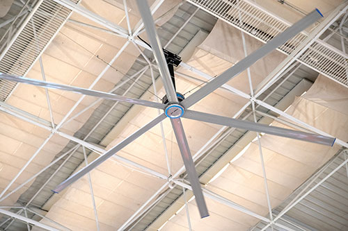 你知道工業(yè)車間內(nèi)有直徑在7.3米長(zhǎng)的工業(yè)大吊扇嗎？