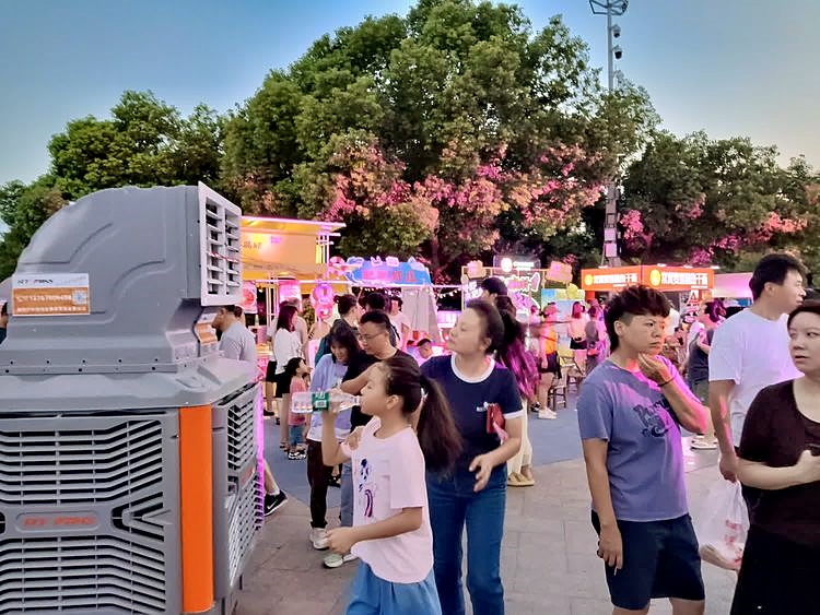 瑞泰風助力武漢第50屆渡江節(jié)，清涼與激情共綻！