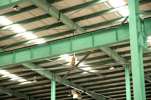 告別大型倉庫悶熱難題！瑞泰風(fēng)7.3米巨型工業(yè)風(fēng)扇，打造清涼高效新環(huán)境